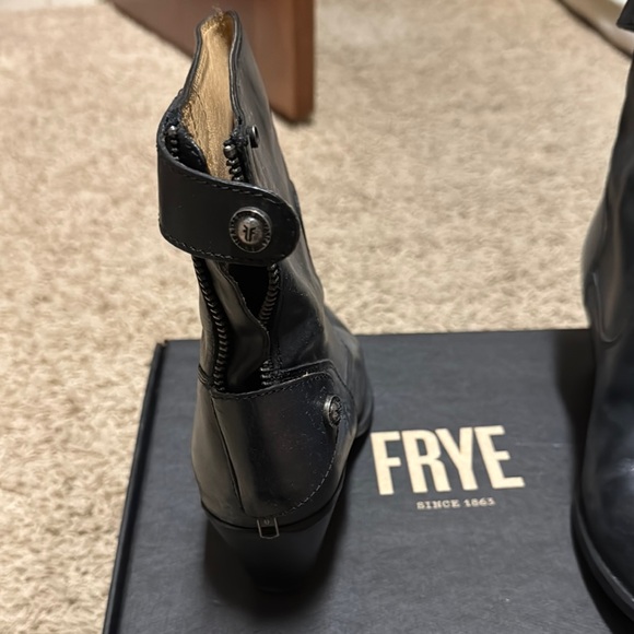 Frye Black Ankle Booties Leather Pull-On - Picture 2 of 7